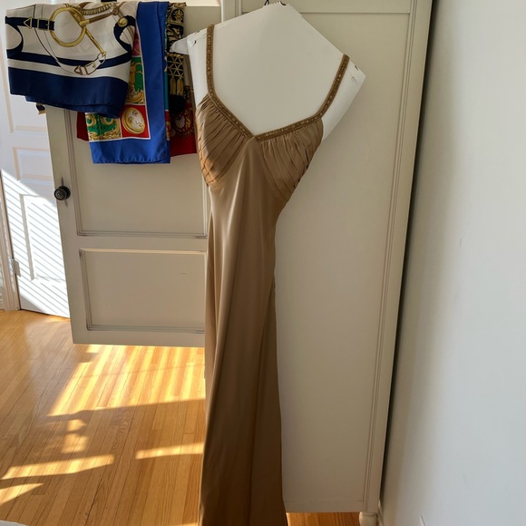 Boutique Golden Gown Maxi Dress Laundry By Shelli Segal - Picture 6 of 16